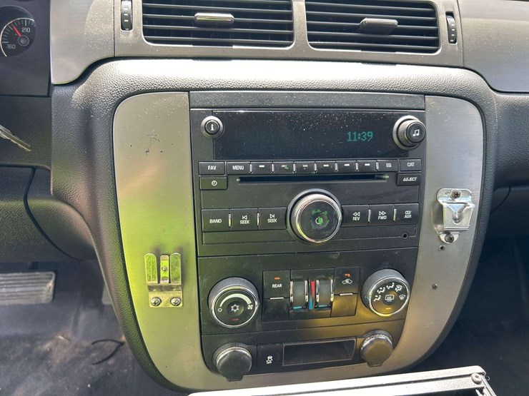 2014-chevrolet-tahoe-image-15