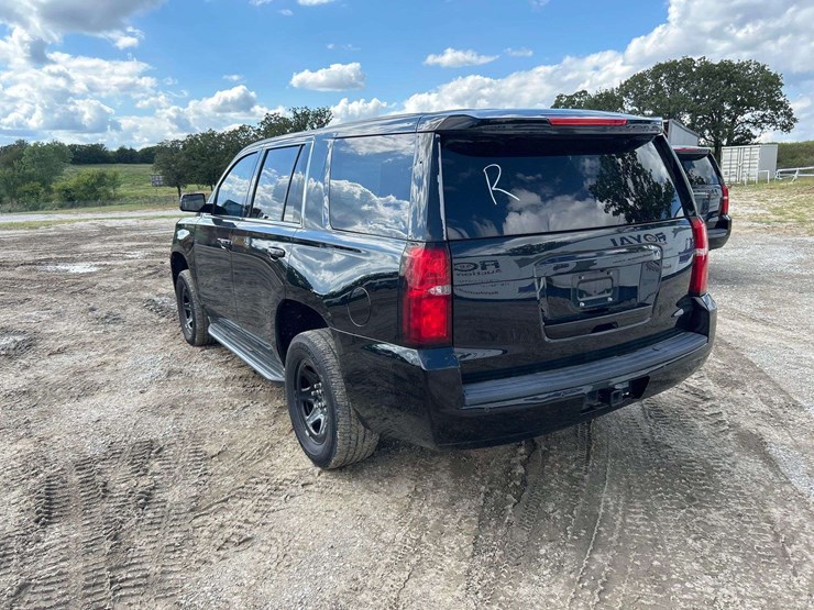 2017-chevrolet-tahoe-image-2