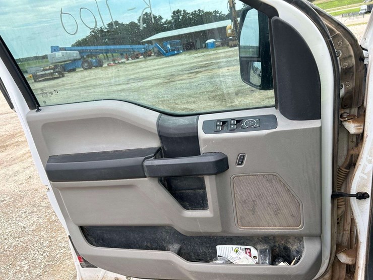 2021-ford-f250-image-11