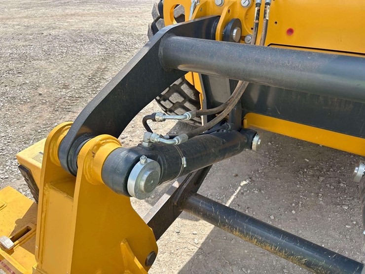 2025-deere-872gp-image-34