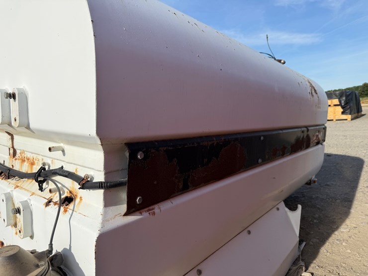 #5024-•-agm-agmc9l-~2000gal-water-tank-truck-bed-image-6
