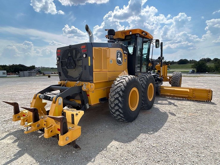 2025-deere-872gp-image-3