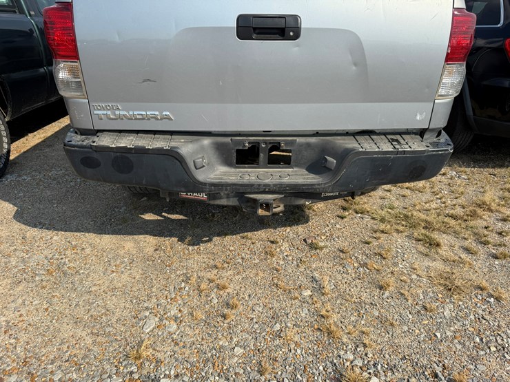 2011-toyota-tundra-image-8