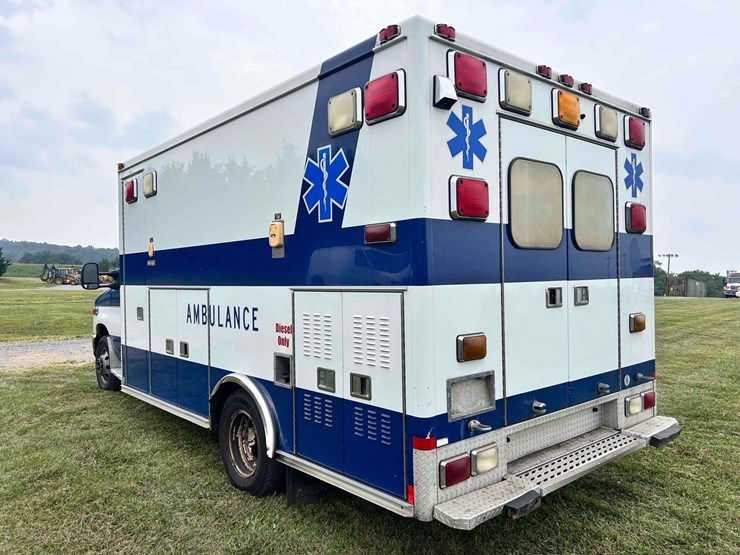 2008-ford-ambulance-image-7