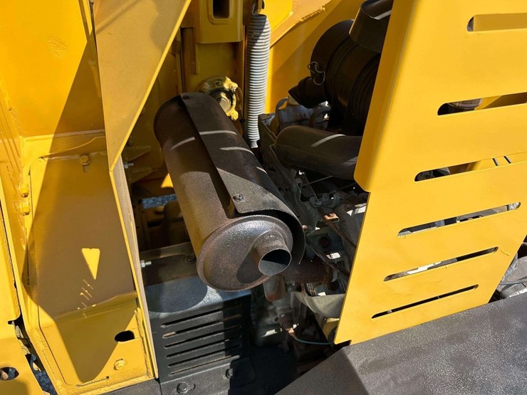 2013-vermeer-bc900xl-towable-brush-chipper-image-8