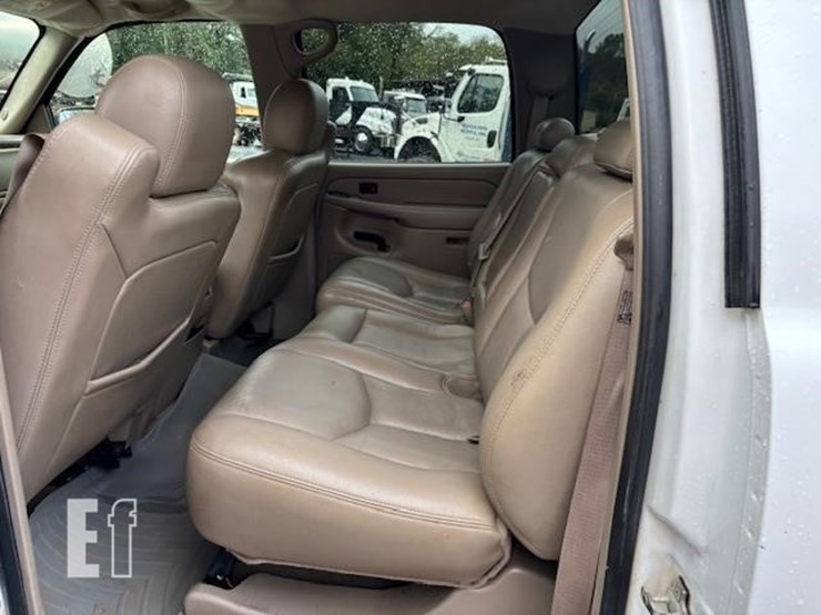 2004-chevrolet-silverado-2500-image-15