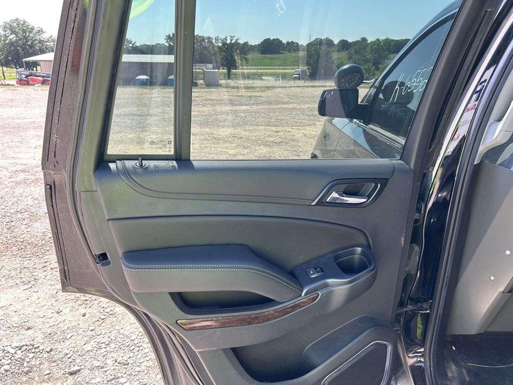 2020-chevrolet-tahoe-image-18
