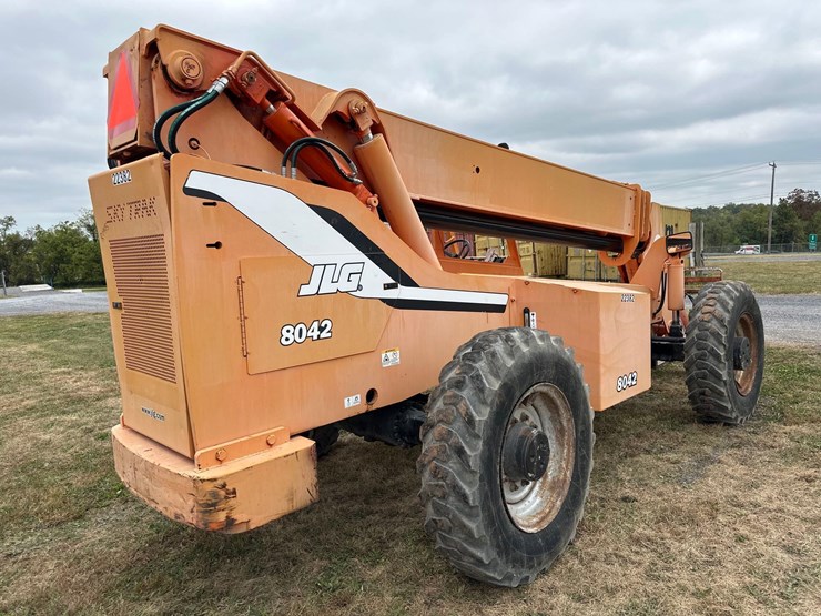 2005-jlg-8042-image-10