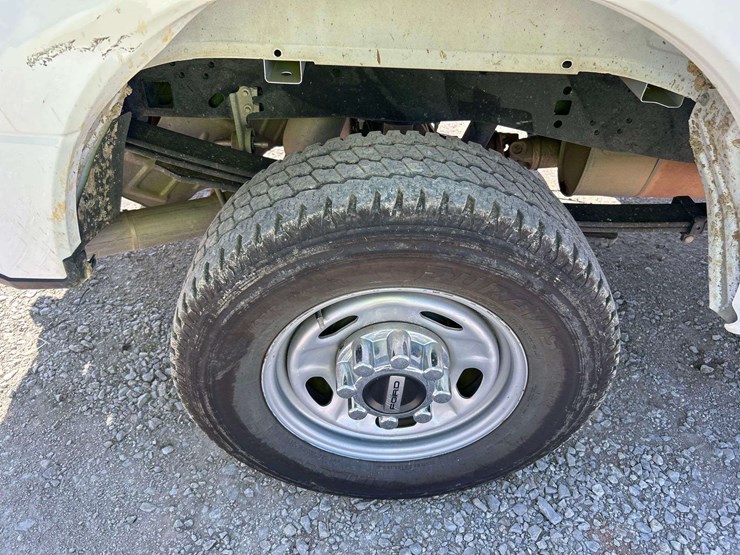 2021-ford-f250-xl-image-23