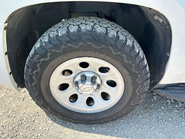 2010-chevrolet-tahoe-image-21