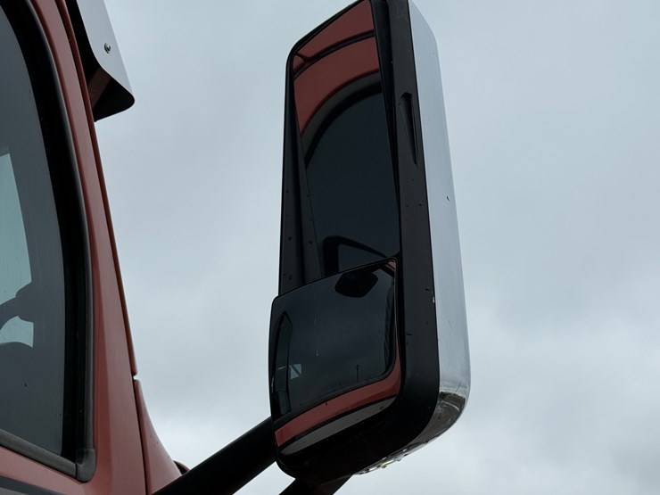 2015-peterbilt-579-image-39