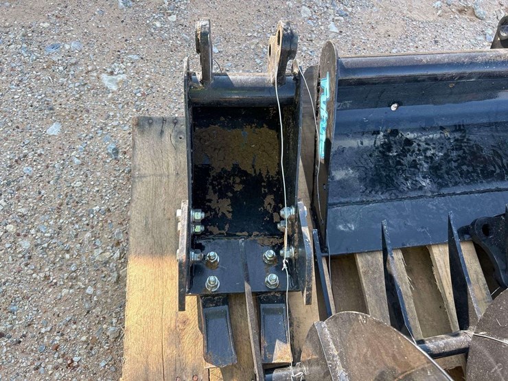 pallet-of-miscellaneous-mini-excavator-attachments-image-2