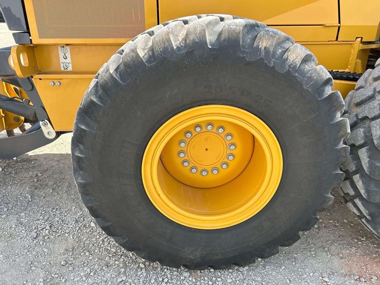 2025-deere-872gp-image-47