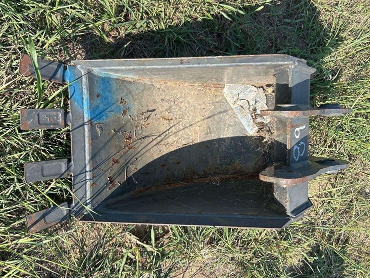 13in-excavator-tooth-bucket-image-1