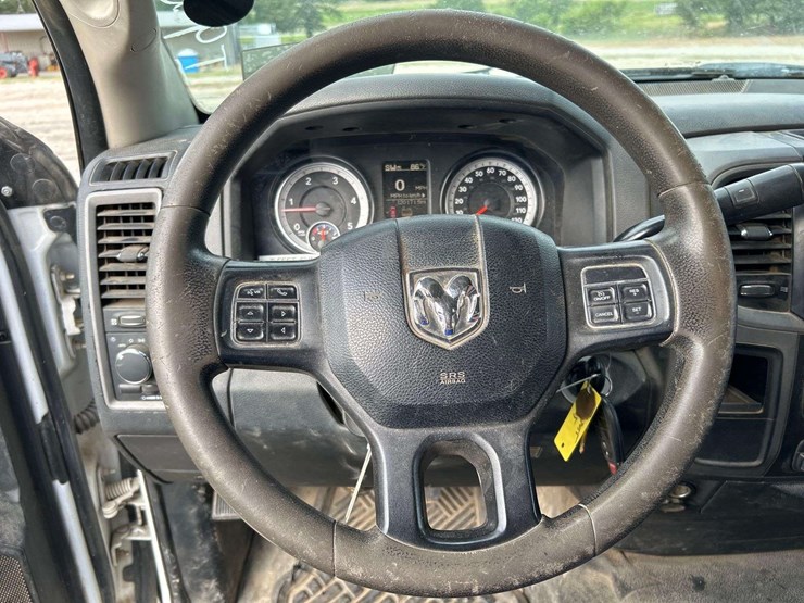 2015-ram-3500-enclosed-service-truck-image-14