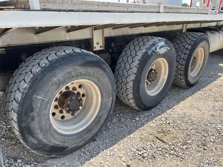 2014-peterbilt-320-image-37