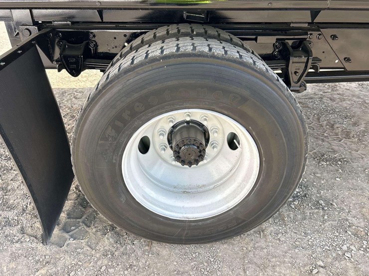 2017-hino-268-image-23