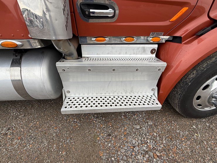 2015-peterbilt-579-image-33