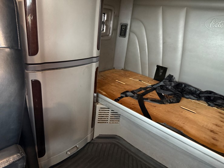 2015-peterbilt-579-image-65