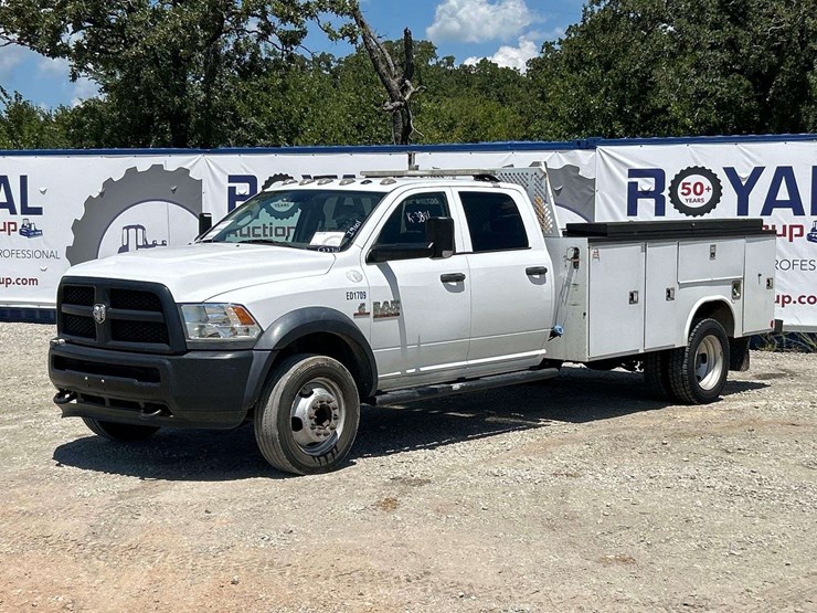 2017-ram-5500-chassis-crew-cab-reading-service-truck-image-1