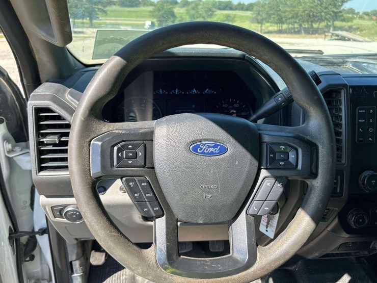 2022-ford-f250-xl-image-13