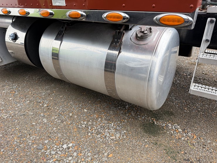 2015-peterbilt-579-image-20