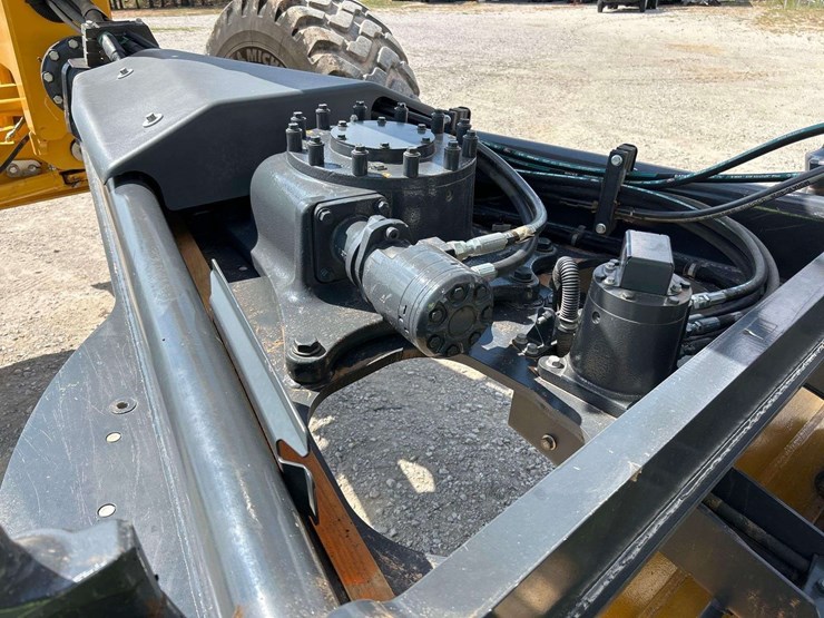 2025-deere-872gp-image-29