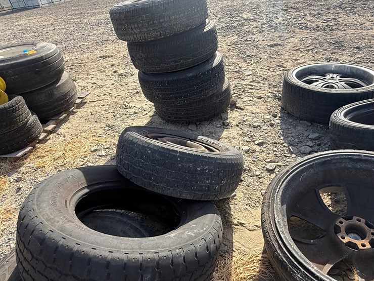 #5035-•-lot-of-(3)-miscellaneous-tires-image-7