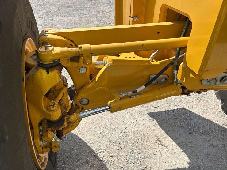 2025-deere-872gp-image-25