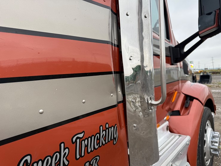 2015-peterbilt-579-image-35