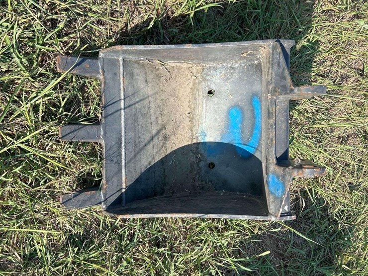 12in-mini-excavator-tooth-bucket-image-1