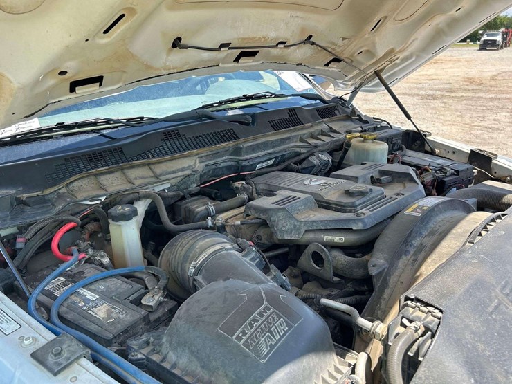 2017-ram-5500-chassis-crew-cab-reading-service-truck-image-9