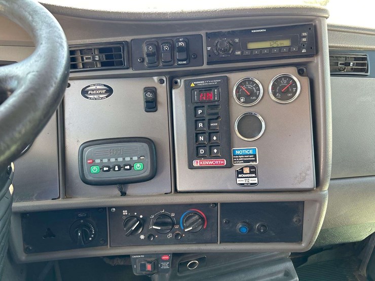 2011-kenworth-t300-image-15