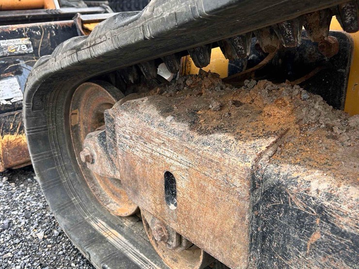 2018-deere-325g-image-12