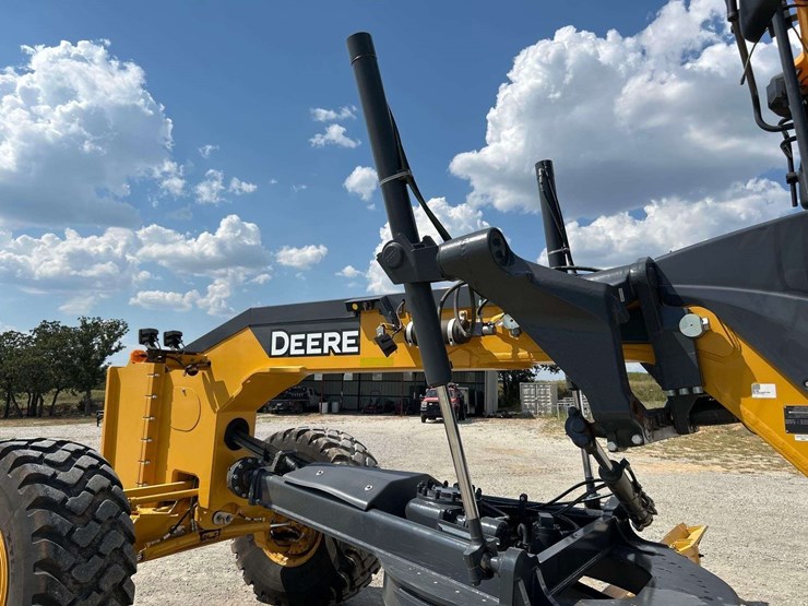 2025-deere-872gp-image-30