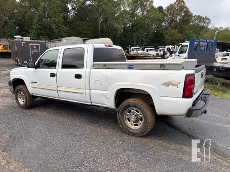 2004-chevrolet-silverado-2500-image-7