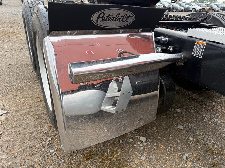 2015-peterbilt-579-image-82