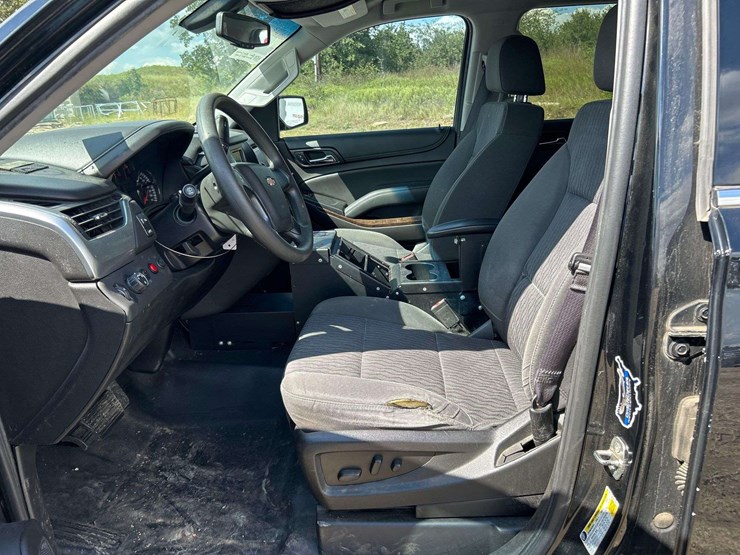 2017-chevrolet-tahoe-image-12
