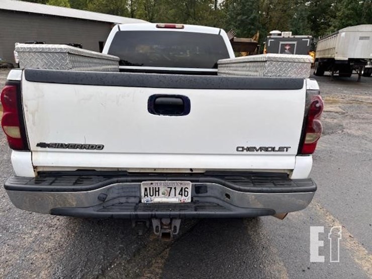 2004-chevrolet-silverado-2500-image-5