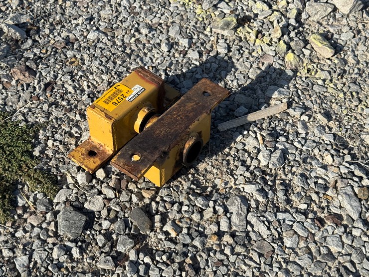 #2578-•-lot-of-(2)-shaft-carriers-image-4