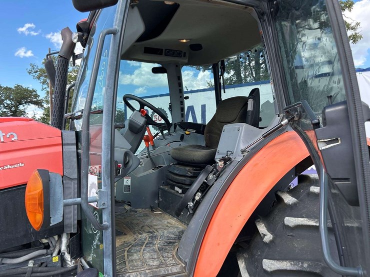 2017-kubota-m5-111d-image-11