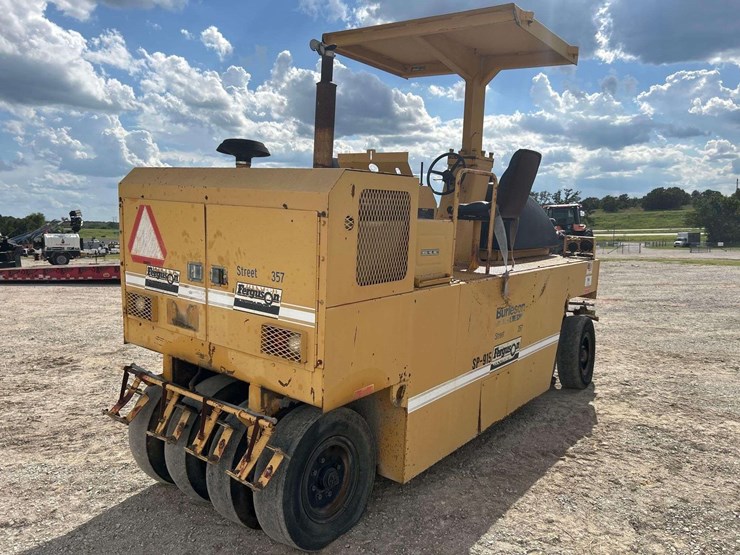 2002-ferguson-sp915re-ride-on-pneumatic-asphalt-compactor-image-3