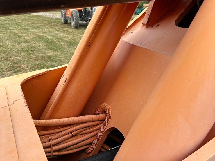 2005-jlg-8042-image-15