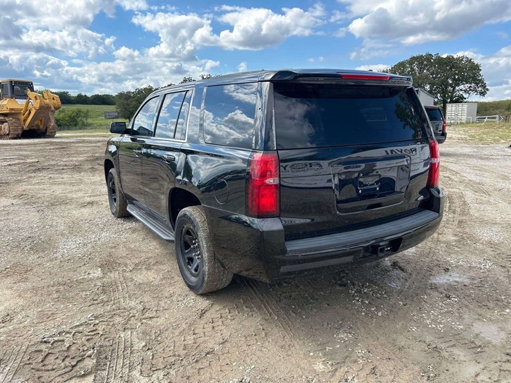 2017-chevrolet-tahoe-image-2