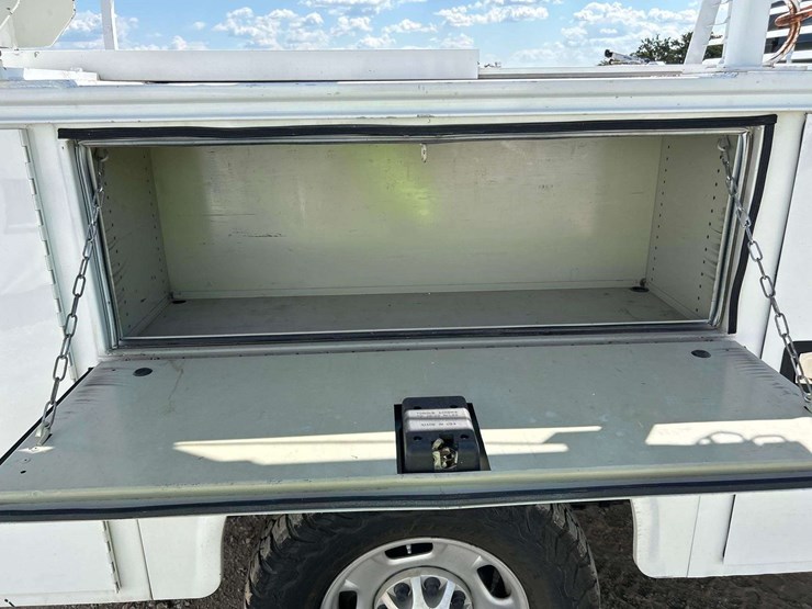 2019-chevrolet-2500-image-24