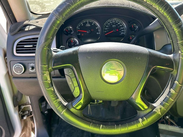 2010-chevrolet-tahoe-image-14