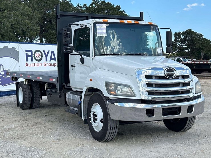2017-hino-268-image-4