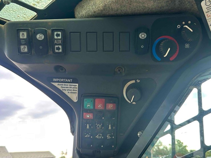 2018-deere-325g-image-19