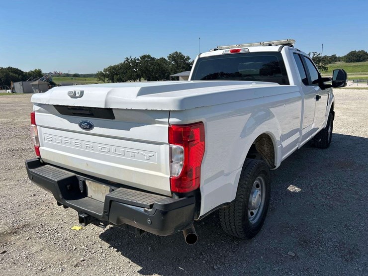 2022-ford-f250-xl-image-3