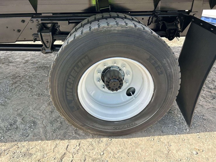 2017-hino-268-image-22